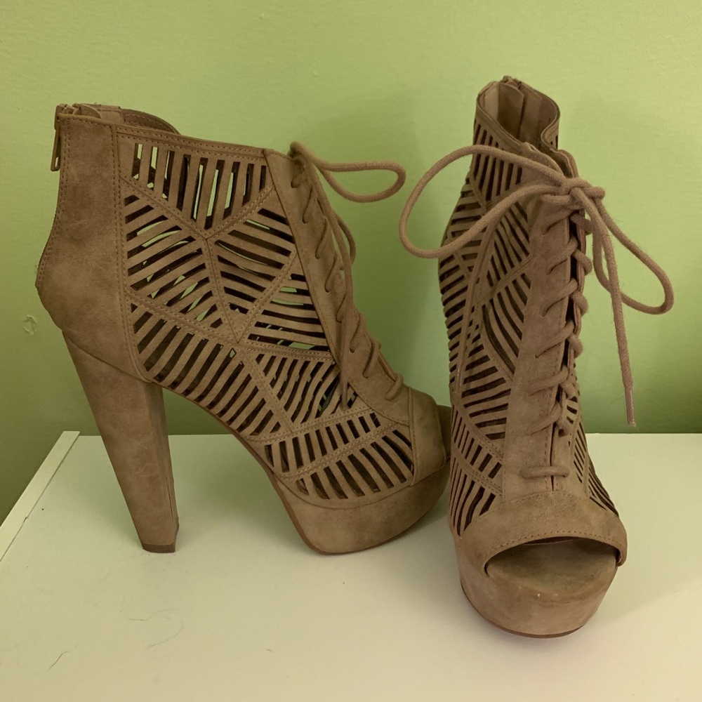 Tan Wedges With Stripe Cutouts